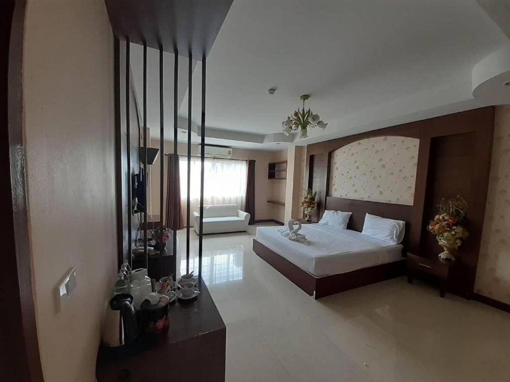 Le Parc Wangnang Hotel Phitsanulok Εξωτερικό φωτογραφία