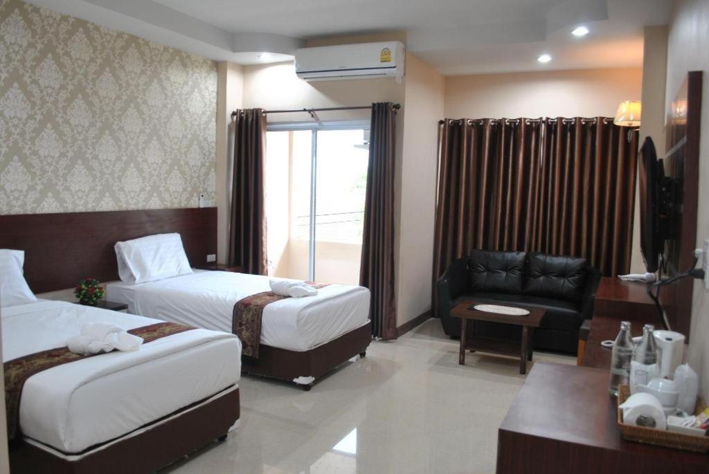 Le Parc Wangnang Hotel Phitsanulok Εξωτερικό φωτογραφία
