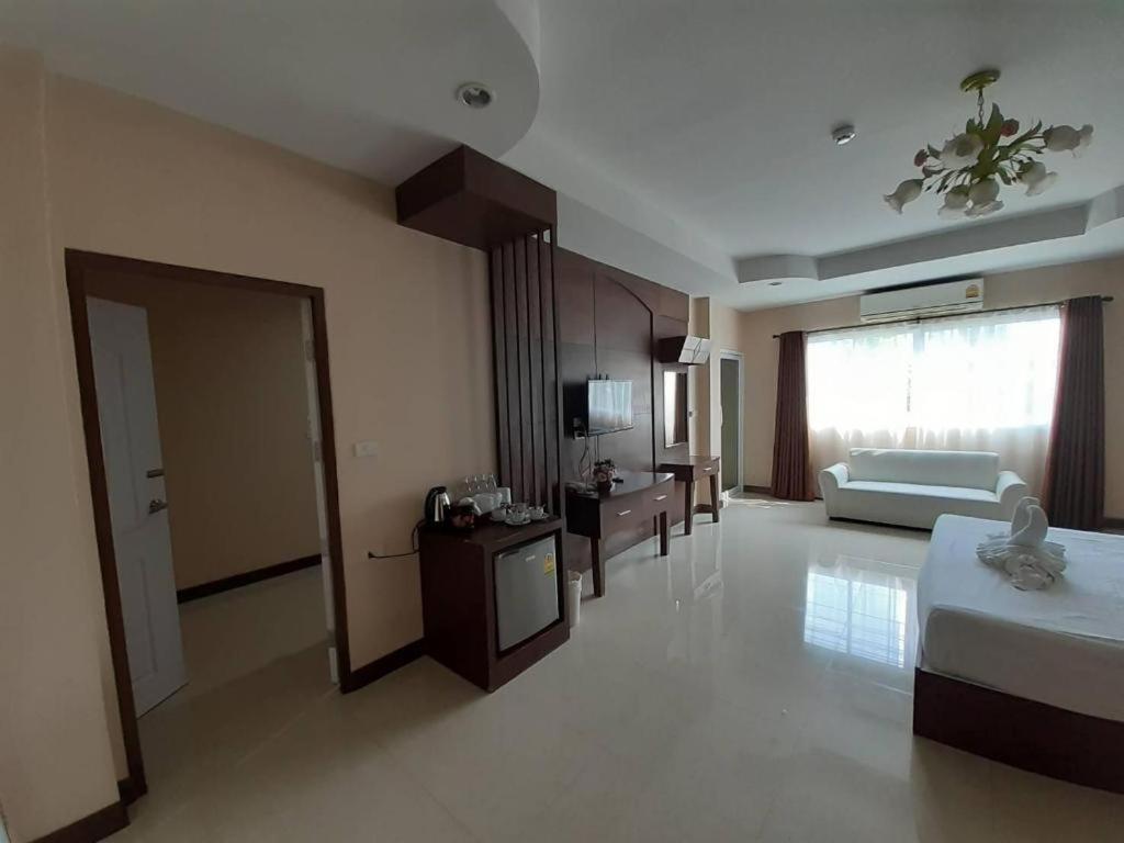 Le Parc Wangnang Hotel Phitsanulok Εξωτερικό φωτογραφία