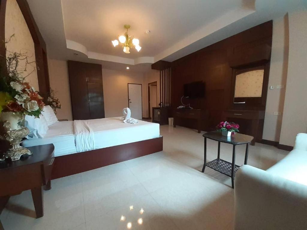 Le Parc Wangnang Hotel Phitsanulok Εξωτερικό φωτογραφία