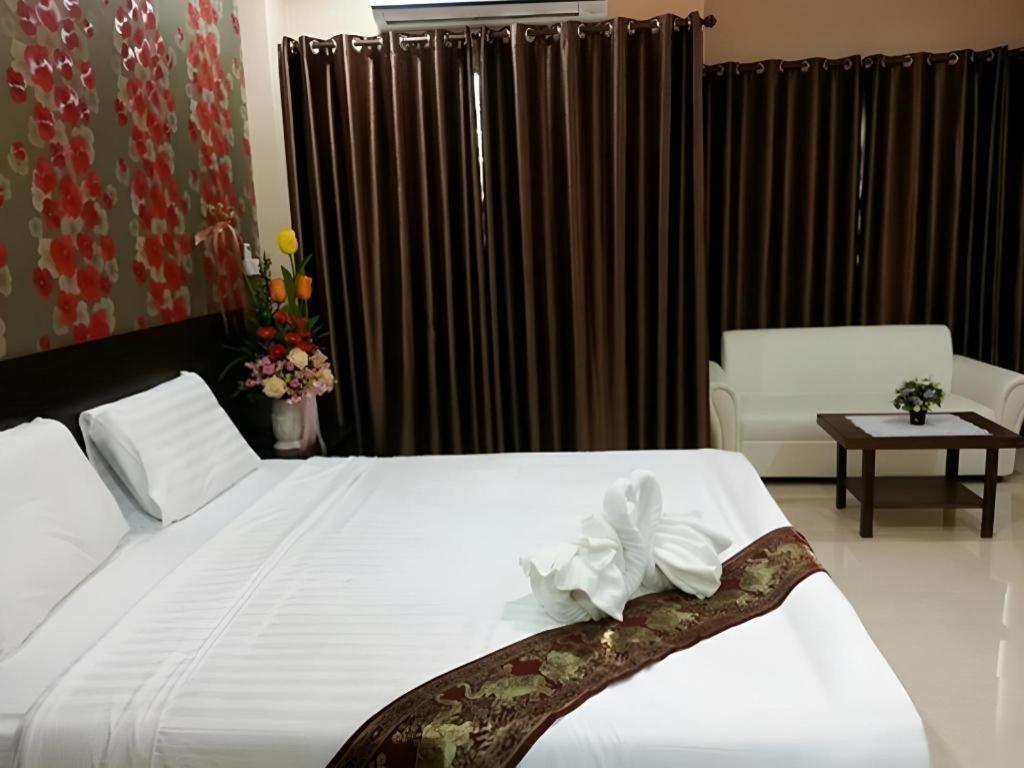 Le Parc Wangnang Hotel Phitsanulok Εξωτερικό φωτογραφία